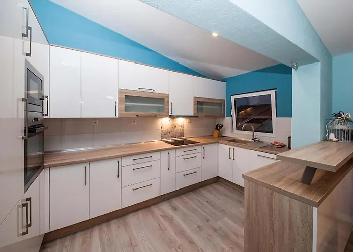 3 Bedroom Cozy In Appartamento