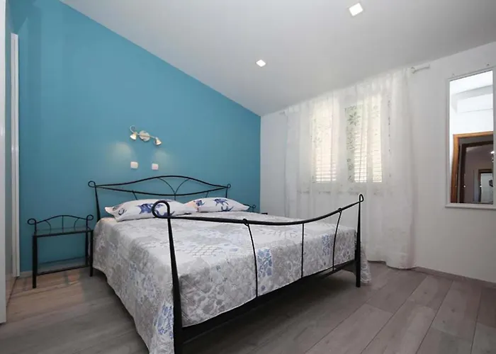 Appartamento 3 Bedroom Cozy In Makarska