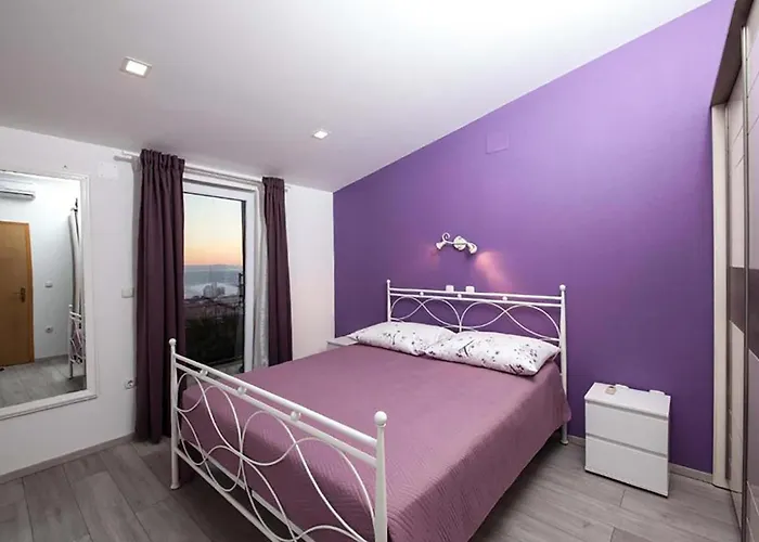 3 Bedroom Cozy In Appartamento Makarska